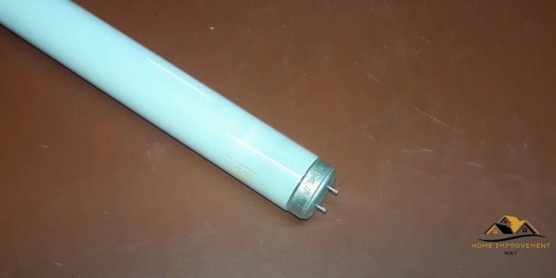 How to Test a Fluorescent Bulb