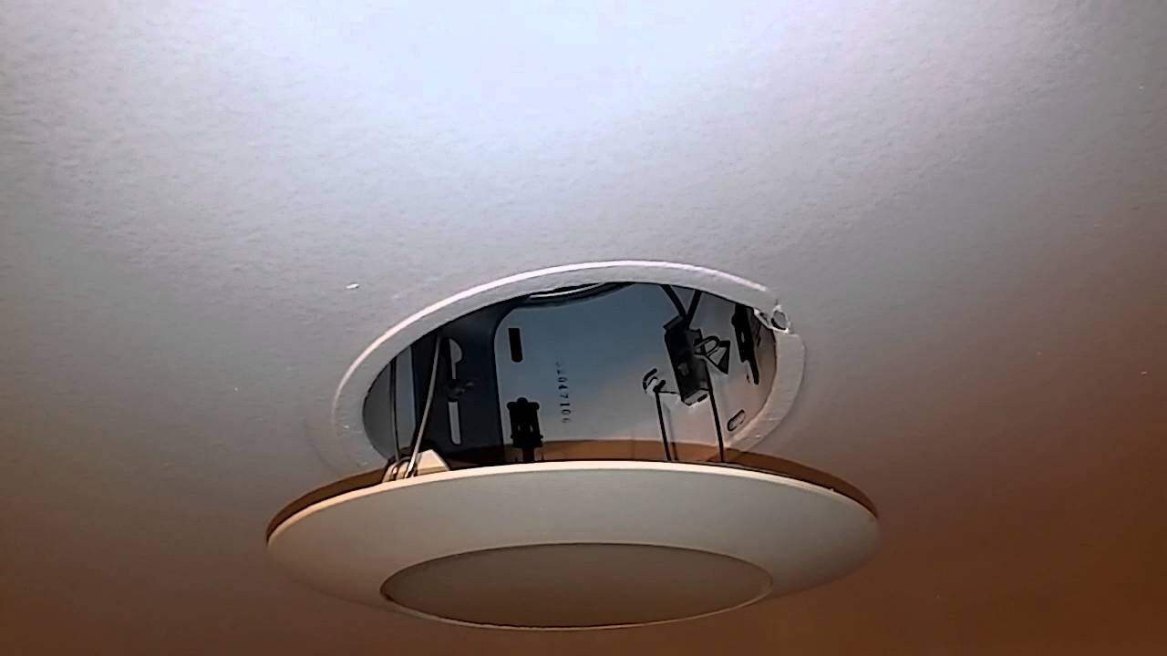 How to Replace Recessed Lighting Bulb