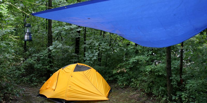 How Blue Tarps Are Used in Different Types of Accidents