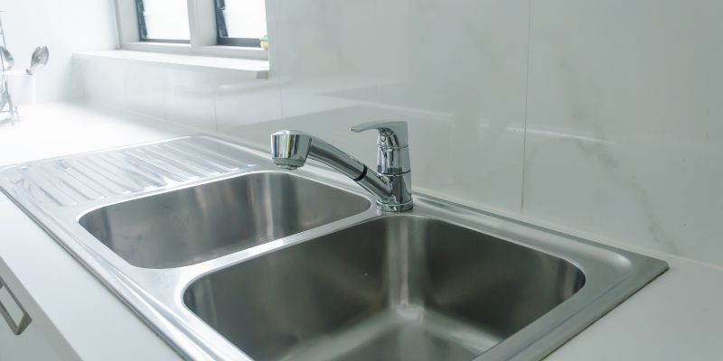 How to Practice Pronouncing “Sinking”