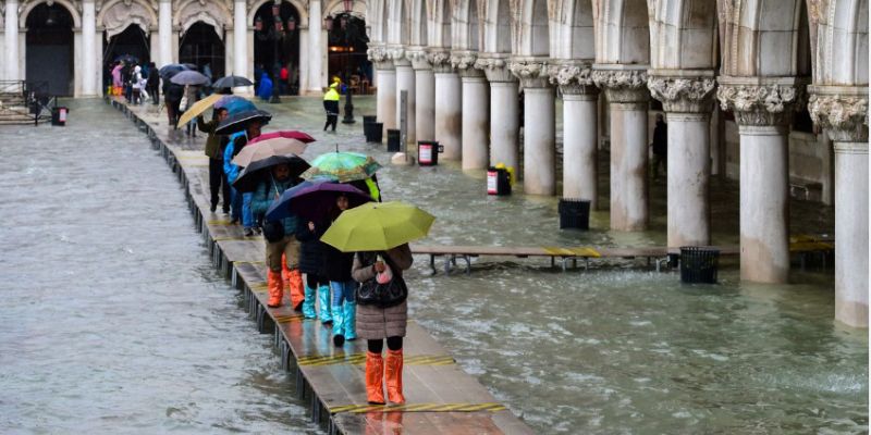 Why Venice Sinks