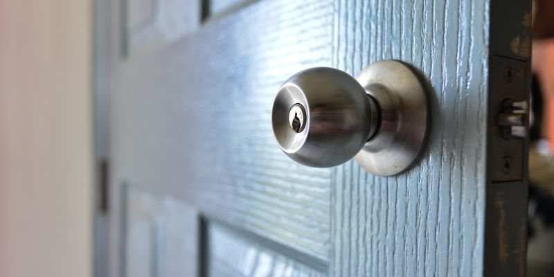 Practical Uses for Tinfoil on Door Knobs