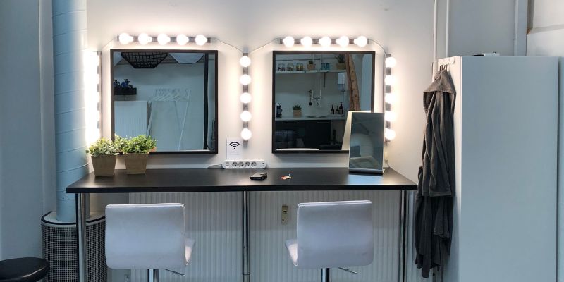 Vanity Light Width vs. Mirror Width